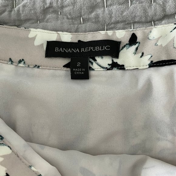 Banana Republic Pleated Floral Midi Skirt Size 2 - Picture 2 of 3